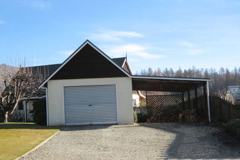 Photo of property in 4 Heuchan Lane, Wanaka, 9305
