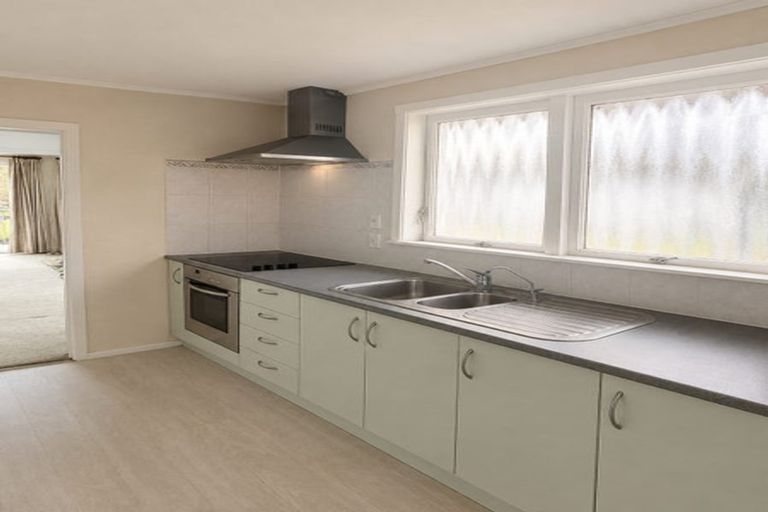 Photo of property in 11 Noall Street, Te Atatu Peninsula, Auckland, 0610
