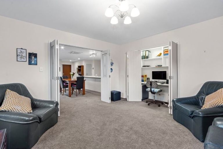 Photo of property in 17 Parklea Avenue, Halswell, Christchurch, 8025