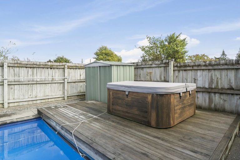 Photo of property in 18 Buckley Grove, Paraparaumu, 5032