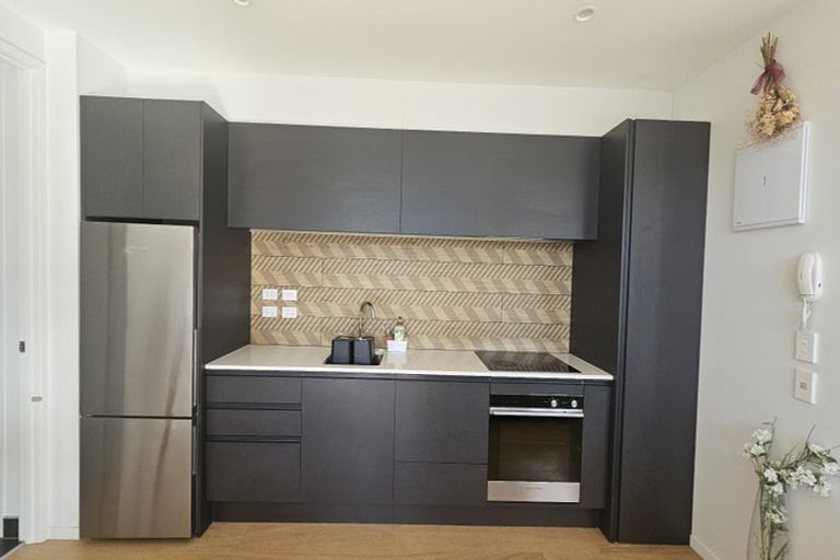 Photo of property in 10 Celeste Place, Totara Vale, Auckland, 0627