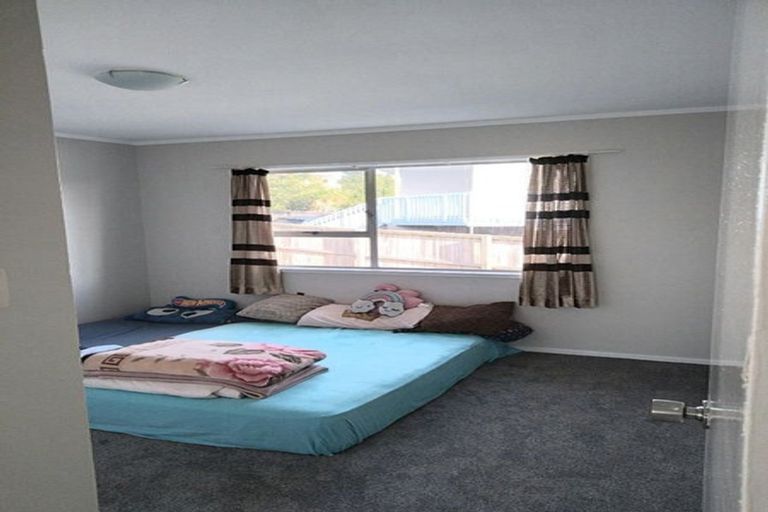 Photo of property in 2/25 Tanoa Place, Glendene, Auckland, 0602