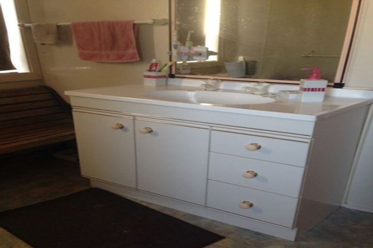 Photo of property in 1090 Kaipara Coast Highway, Kaukapakapa, 0873