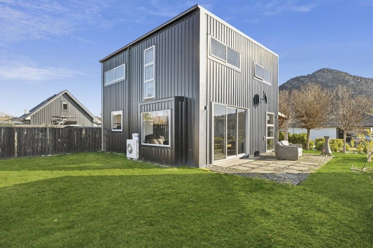 Photo of property in 15 Marbleleaf Lane, Albert Town, Wanaka, 9305