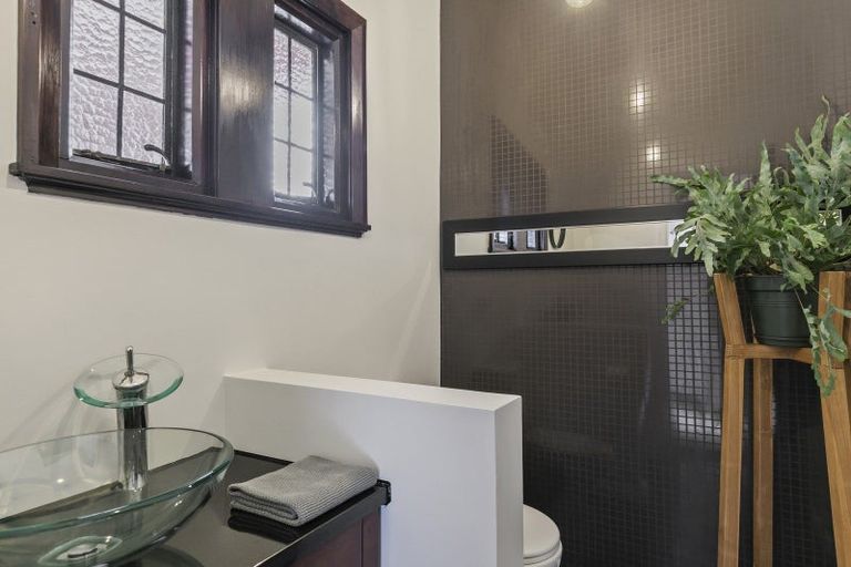 Photo of property in 323 The Terrace, Te Aro, Wellington, 6011