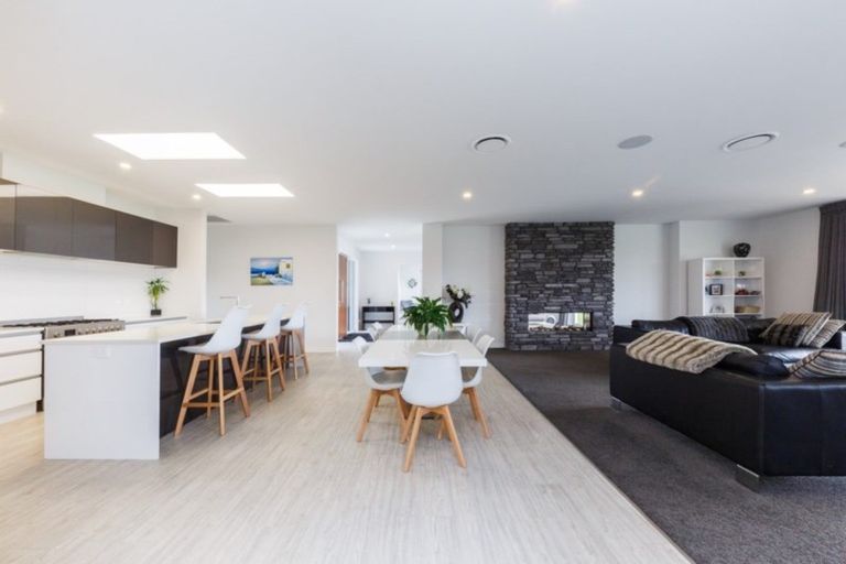 Photo of property in 33 Hartwell Drive, Kelvin Grove, Palmerston North, 4470