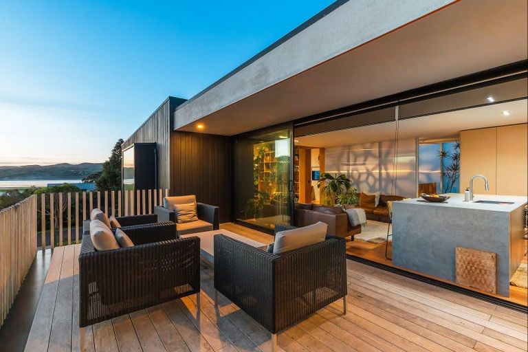 Photo of property in 30 Nihinihi Avenue, Raglan, 3225