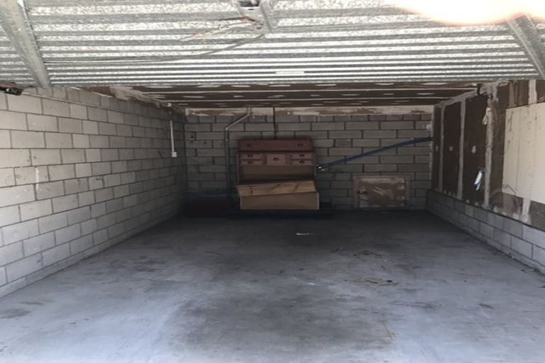 Photo of property in 2/178 Chivalry Road, Glenfield, Auckland, 0629