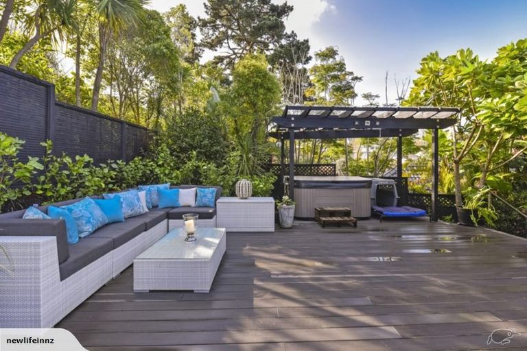 Photo of property in 64b Heathcote Road, Castor Bay, Auckland, 0620