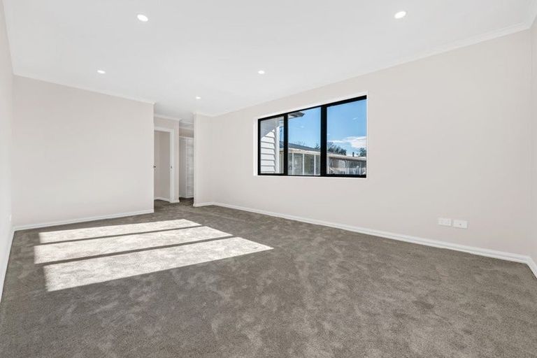 Photo of property in 76a Ennis Avenue, Pakuranga Heights, Auckland, 2010
