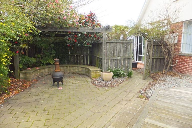 Photo of property in 211 Avonhead Road, Avonhead, Christchurch, 8042