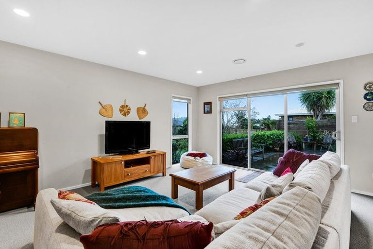 Photo of property in 74 Wairau Road, Oakura, 4314