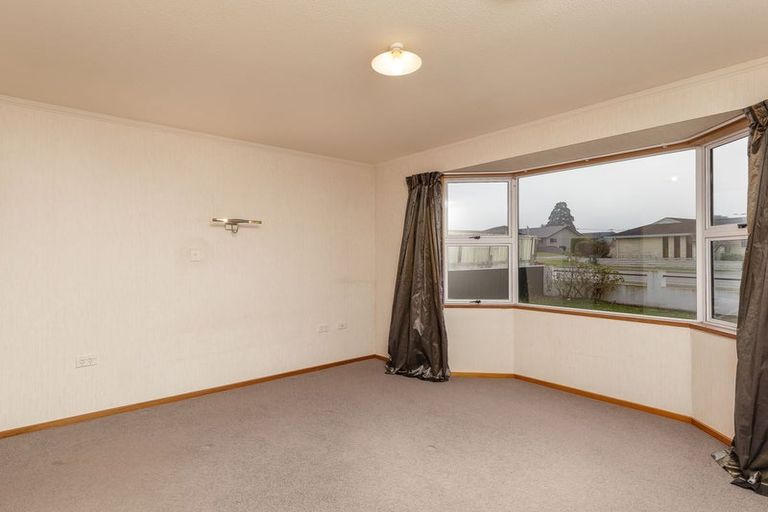 Photo of property in 19 Timaru Road, Waimate, 7924