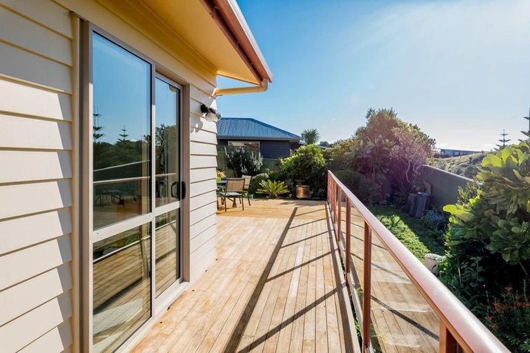 Photo of property in 39 Rutherford Drive, Waikanae Beach, Waikanae, 5036