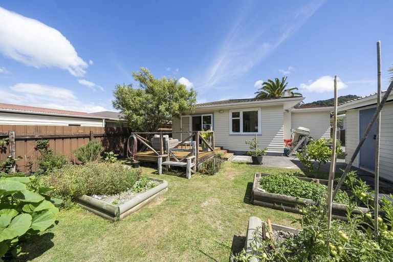 Photo of property in 44 Momona Street, Wainuiomata, Lower Hutt, 5014
