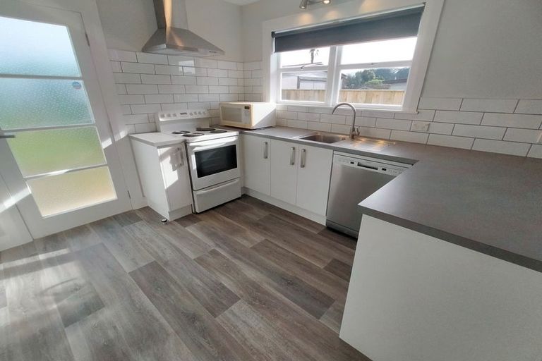 Photo of property in 37 Ross Street, Woodville, 4920