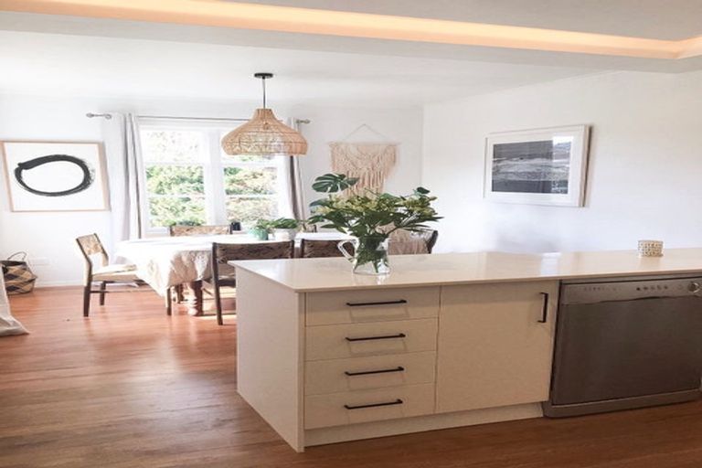 Photo of property in 17 Fairmount Road, Titirangi, Auckland, 0604