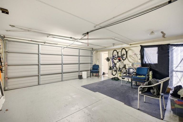 Photo of property in 8a Broadbent Street, Riccarton, Christchurch, 8041