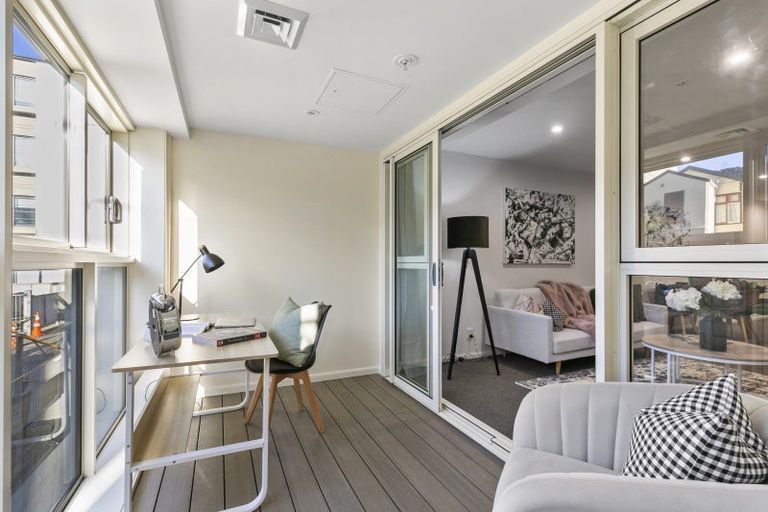 Photo of property in 2e/5 Kent Terrace, Mount Victoria, Wellington, 6011