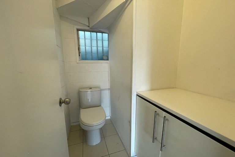 Photo of property in 32 Harwood Road, Mount Wellington, Auckland, 1060