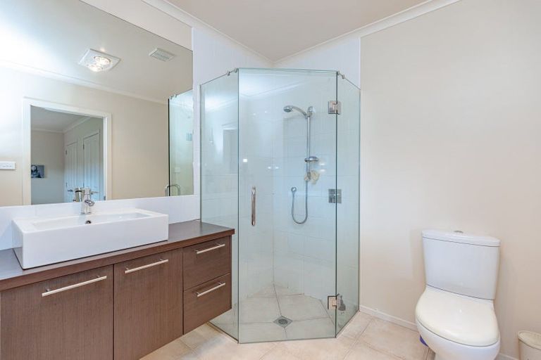 Photo of property in 35 Saint Oswalds Drive, Brunswick, 4571