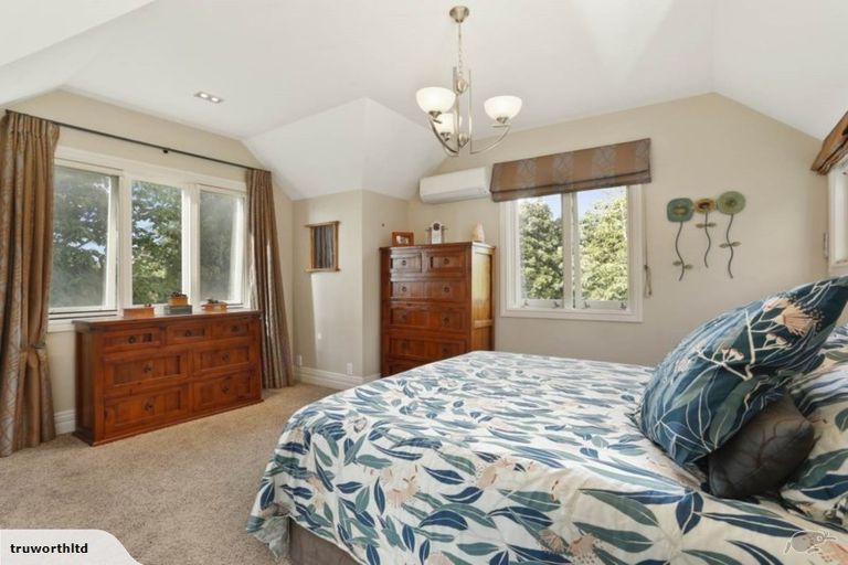 Photo of property in 186 Boord Crescent, Kumeu, 0891