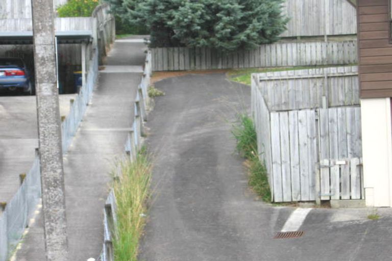 Photo of property in 17 Romulus Place, Totara Vale, Auckland, 0629