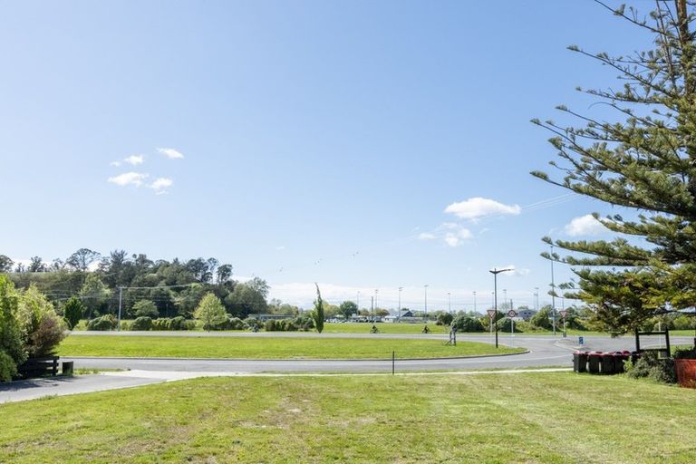 Photo of property in 61 Oak Road, Poraiti, Napier, 4112