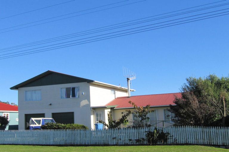 Photo of property in 21 Te Rauparaha Street, Otaki, 5512