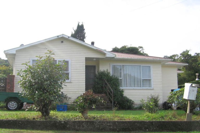 Photo of property in 42 Kiwi Crescent, Tawa, Wellington, 5028