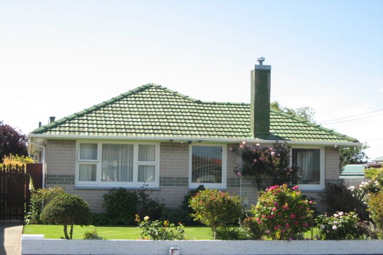 Photo of property in 35 Vancouver Crescent, Wainoni, Christchurch, 8061