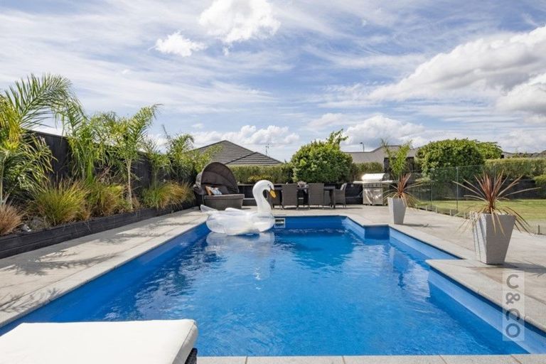 Photo of property in 11 Pohutukawa Parade, Riverhead, 0820