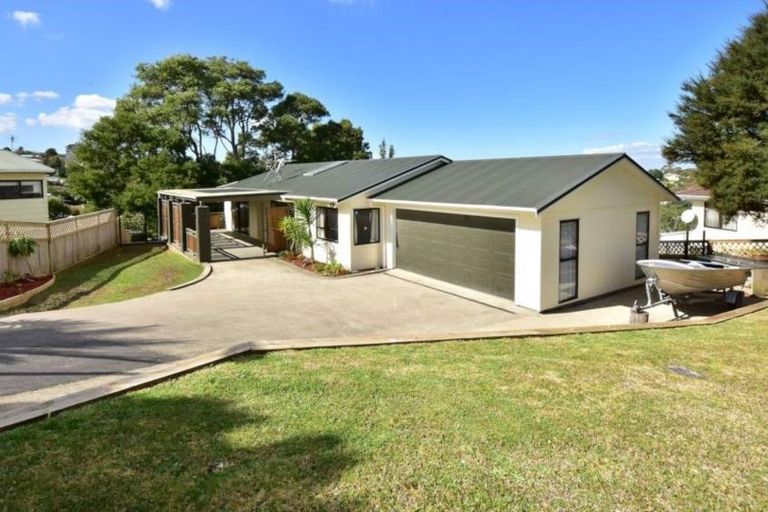 Photo of property in 15 Elizabeth Drive, West Harbour, Auckland, 0618