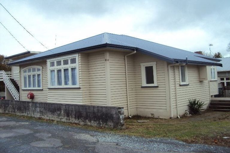 Photo of property in 2/10 Te Aroha Street, Hamilton East, Hamilton, 3216