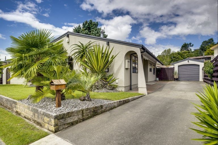 Photo of property in 17 Churchill Drive, Taradale, Napier, 4112