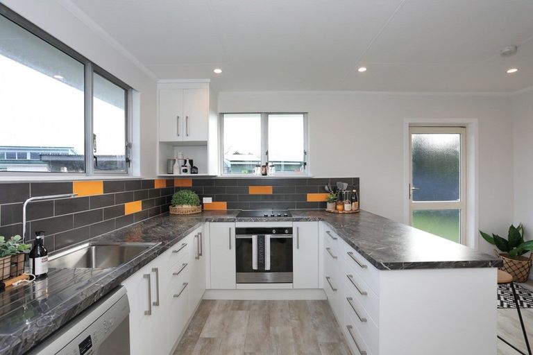 Photo of property in 53 Herbert Avenue, Cloverlea, Palmerston North, 4412