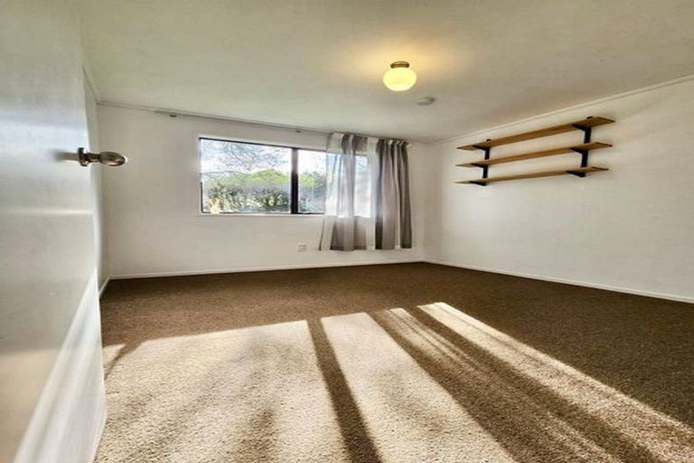 Photo of property in 87 Solar Road, Glen Eden, Auckland, 0602