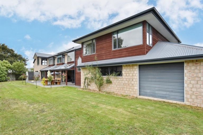 Photo of property in 8 Cunneen Place, Aidanfield, Christchurch, 8025
