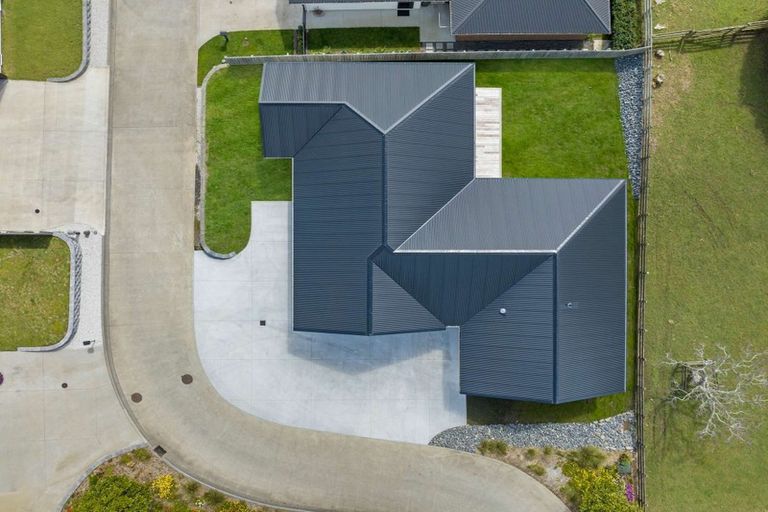 Photo of property in 2 Evan Tasman Lane, Waiuku, 2123