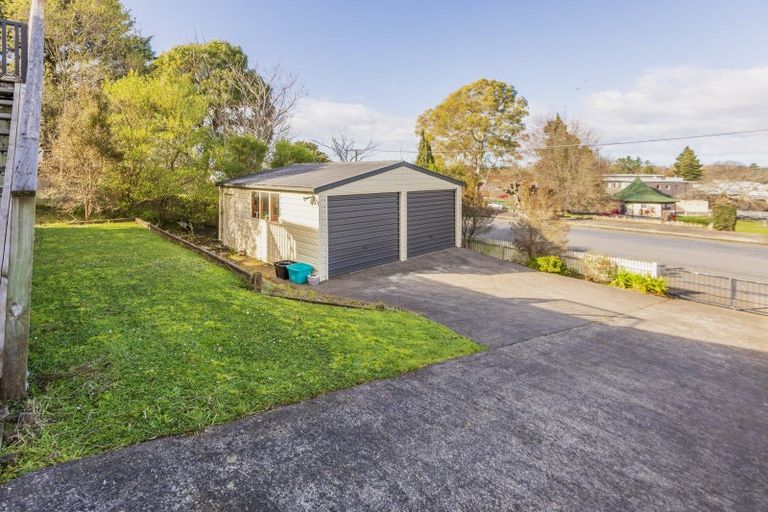Photo of property in 52 Waverley Street, Waipawa, 4210
