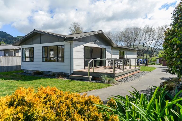 Photo of property in 15 Gillies Crescent, Waimarama, Havelock North, 4294