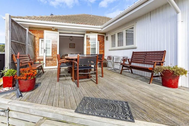 Photo of property in 17 Harris Street, Greenmeadows, Napier, 4112