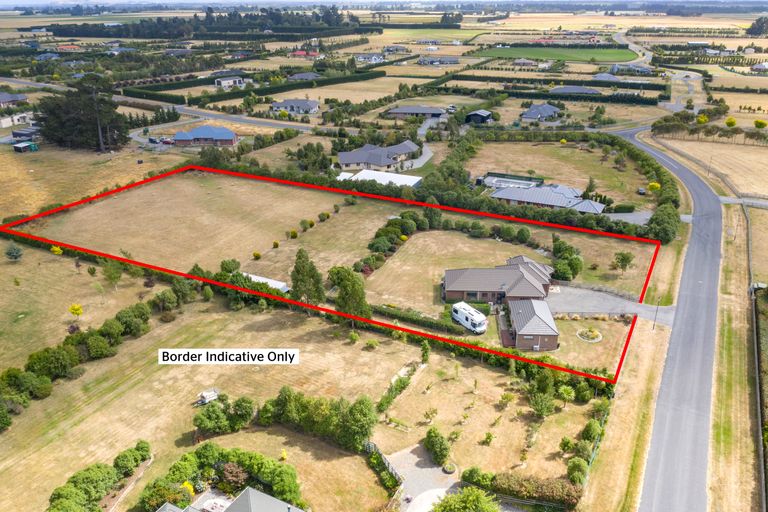 Photo of property in 16 Thorndon Close, Kirwee, Darfield, 7571