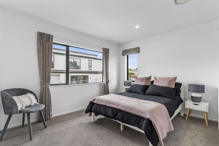 Photo of property in 10 Huaota Place, Botany Downs, Auckland, 2010