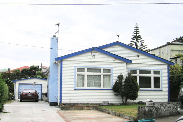Photo of property in 8 Edinburgh Terrace, Berhampore, Wellington, 6023