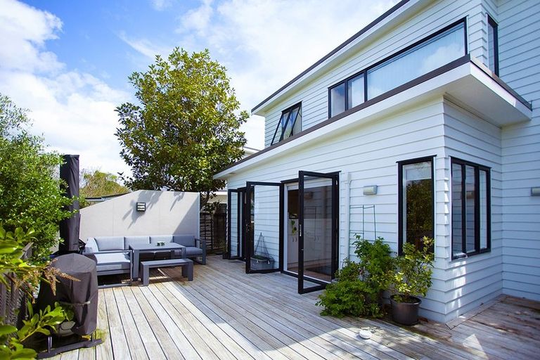 Photo of property in 27c Tamaki Bay Drive, Pakuranga, Auckland, 2010