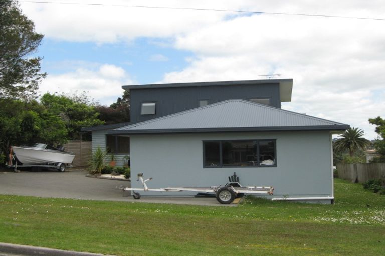 Photo of property in 90 Tiri Road, Tindalls Beach, Whangaparaoa, 0930