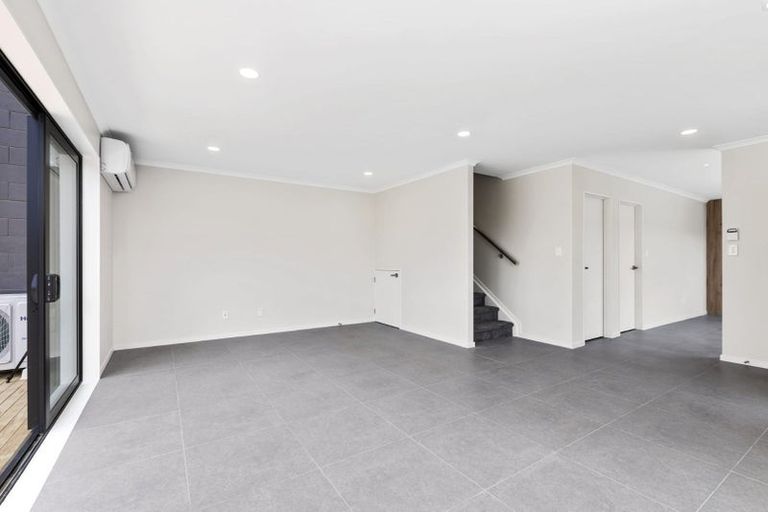 Photo of property in 10c Neilon Place, Northcross, Auckland, 0632