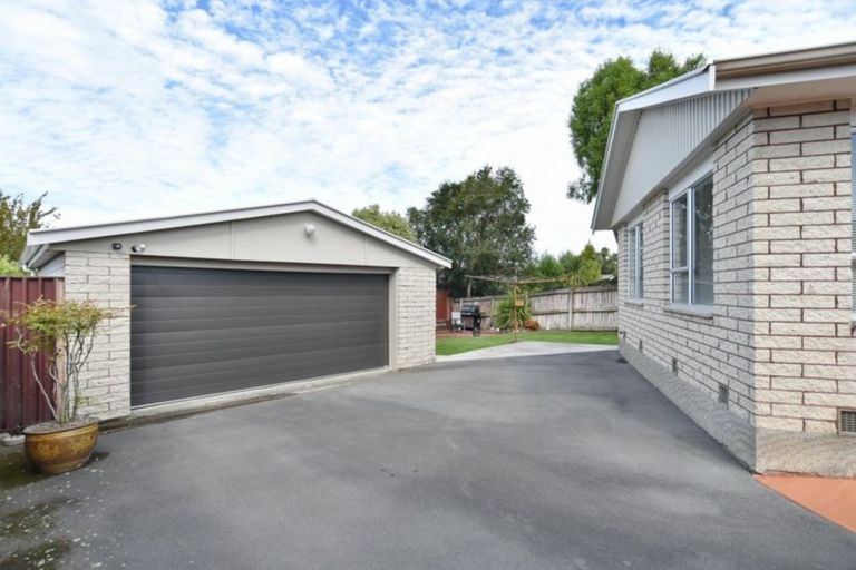 Photo of property in 24 Jenkins Avenue, Redwood, Christchurch, 8051