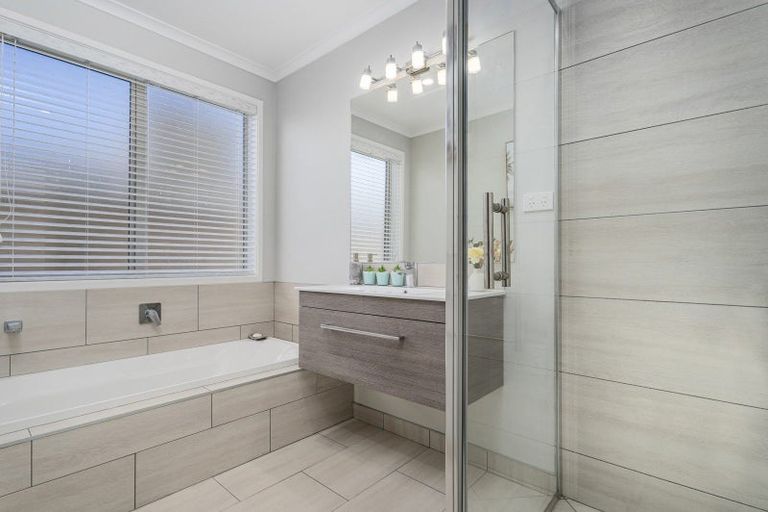 Photo of property in 17 Mermaid Place, Whitianga, 3510